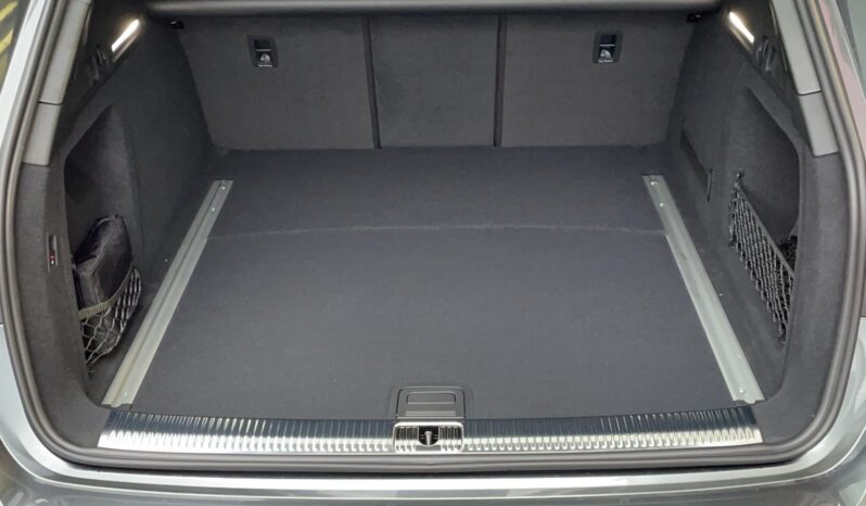 AUDI RS4 Avant quattro tiptronic voll